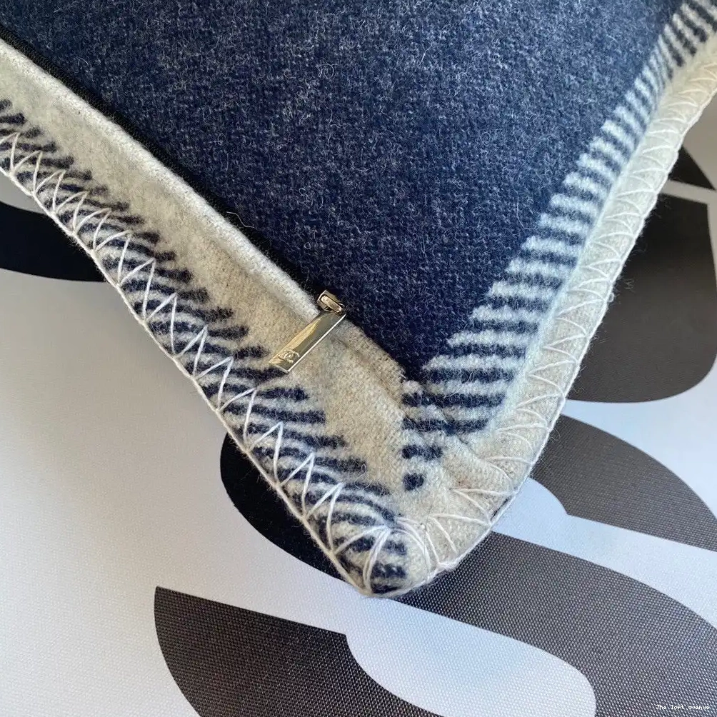 WOOL PILLOW 2.0 THROW COCO 0602